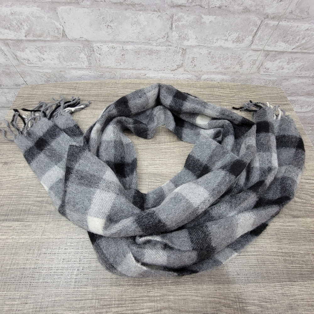 Louisa Perini scarf